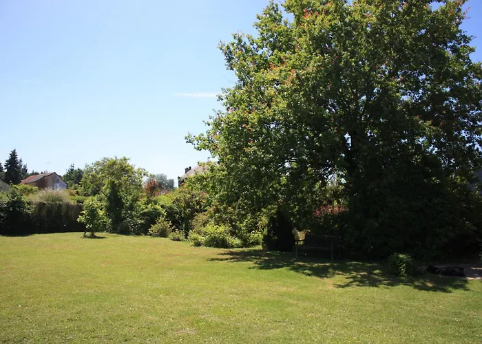 Casa de Férias Le Printemps, Maison 15 Pers Avec Piscine Cheviré-le-Rouge